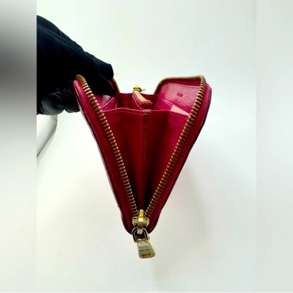 MIU MIU Fuchsia Wallet, GUC
